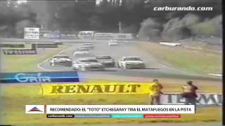 Recomendado quotTotoquot Etchegaray tira el matafuegos en la pista en Rio Cuarto 1992 01112015 [upl. by Mackoff163]