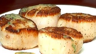 How to Saute Scallops With Wine Butter amp Garlic  Entree Recipes [upl. by Harriott]