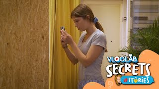 Anneleen neemt een naaktfoto van Stien  Vloglab Secrets Stories  Aflevering 9 clip [upl. by Ninnette]