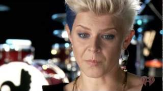 Robyn  Dancing On My Own LIVE [upl. by Firestone]