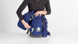 ergobag pack » Sportrucksack richtig befestigen [upl. by Yevol]